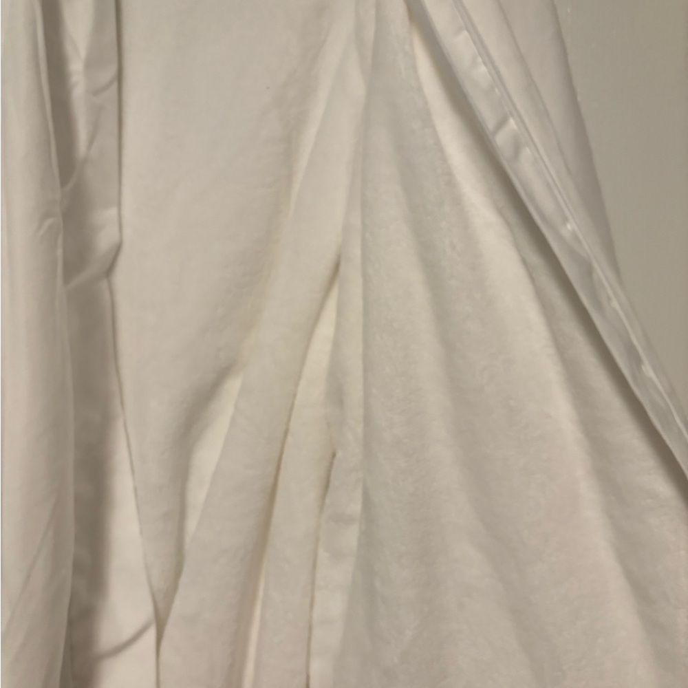 Four Seasons Spa Robe - Picture 10 of 10